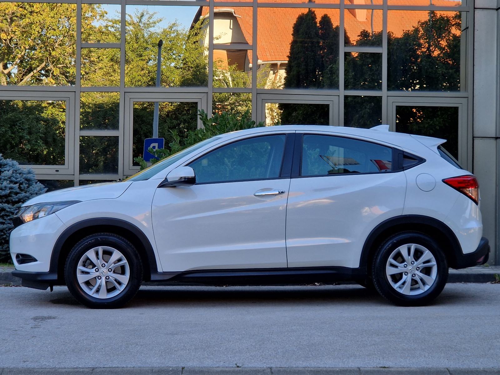 HONDA HR-V 1.5 i-VTEC ELEGANCE - 1.VLASNIK-ORIGINALNO STANJE-SERVISNA, fotografija 8