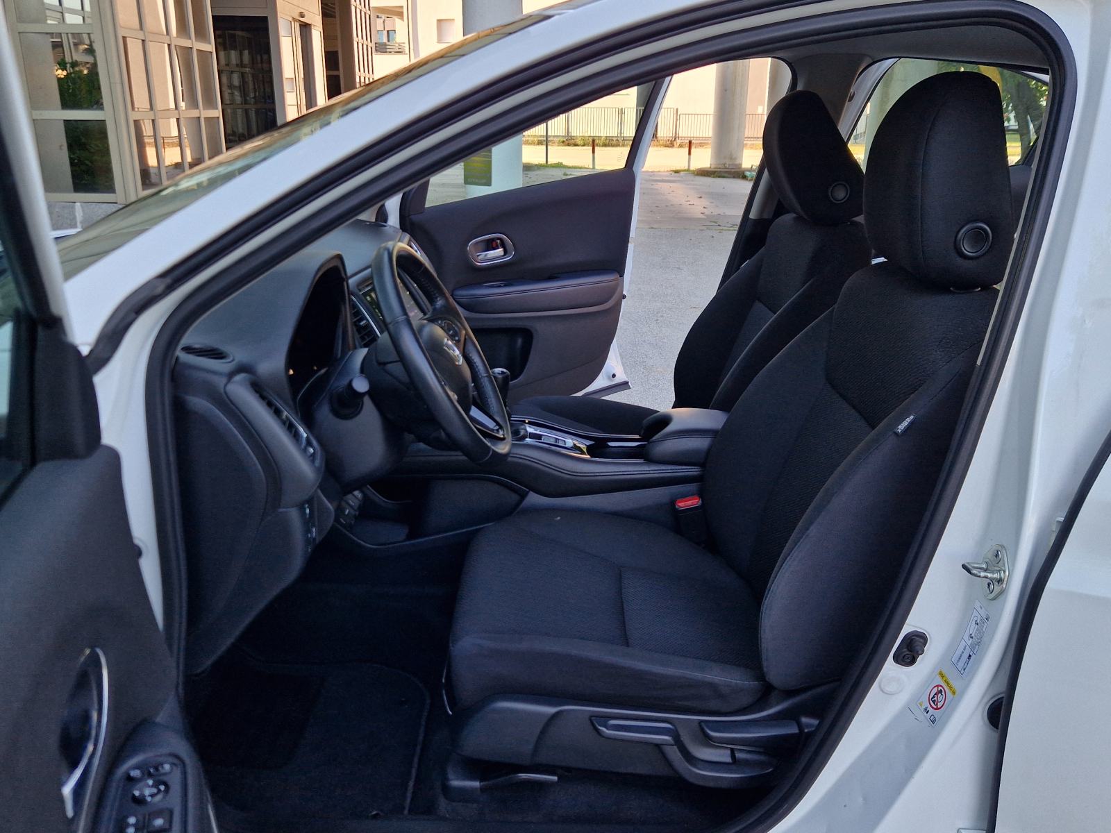 HONDA HR-V 1.5 i-VTEC ELEGANCE - 1.VLASNIK-ORIGINALNO STANJE-SERVISNA, fotografija 11