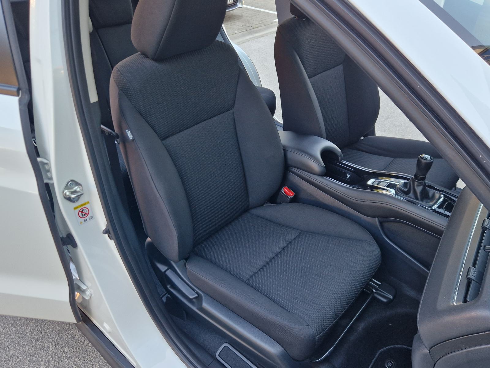 HONDA HR-V 1.5 i-VTEC ELEGANCE - 1.VLASNIK-ORIGINALNO STANJE-SERVISNA, fotografija 17