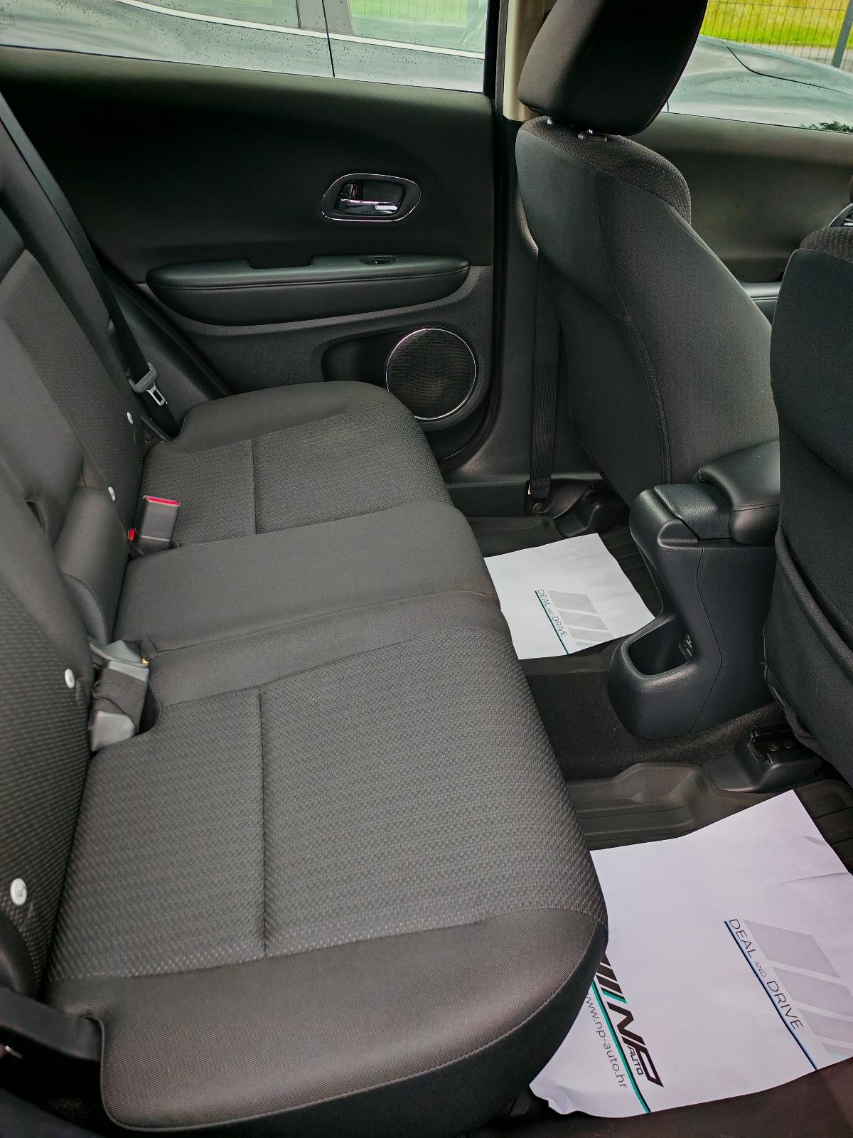 Honda HR-V 1,5 i-VTEC Elegance, fotografija 19