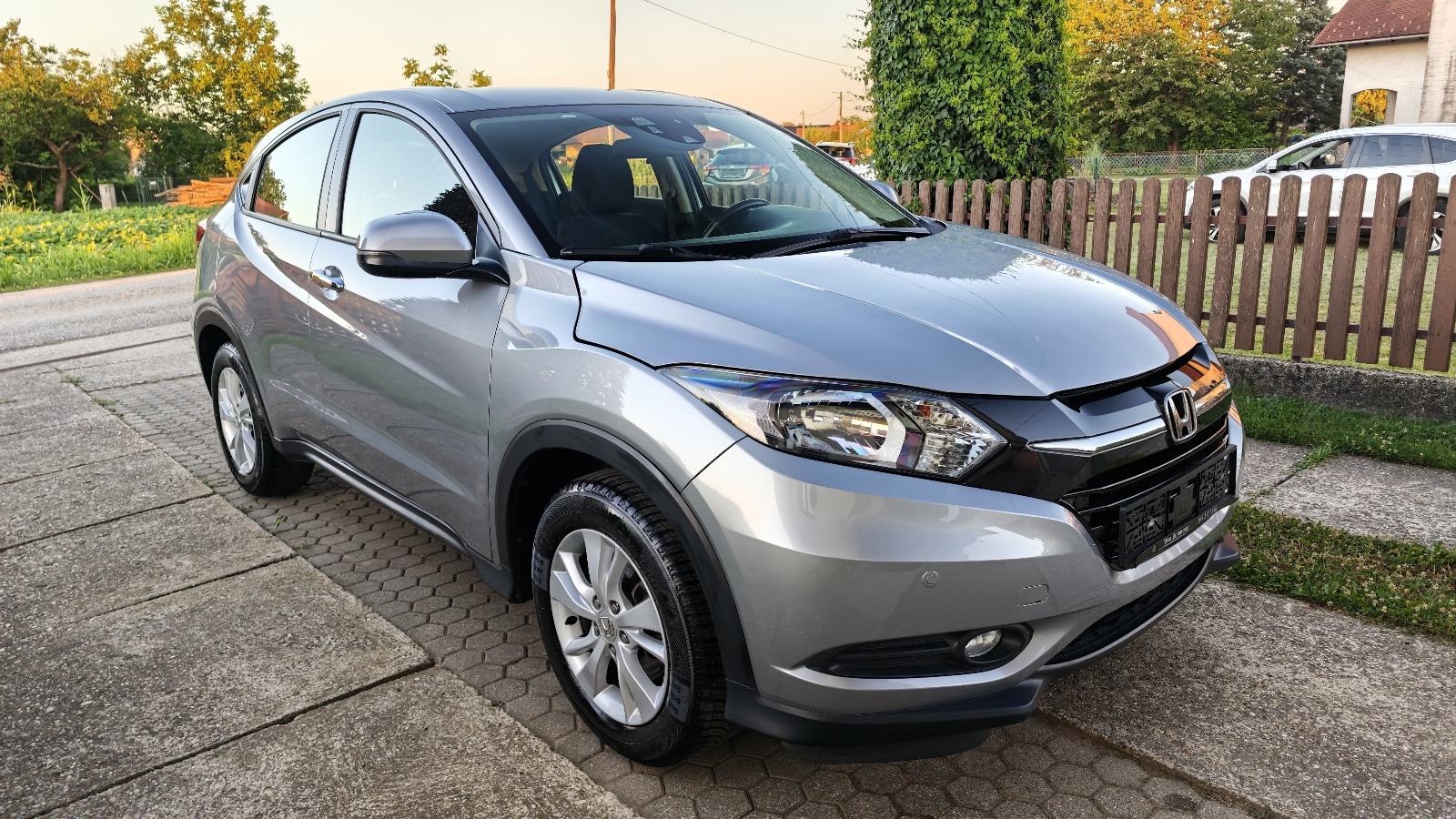 Honda HR-V 1,5 i-VTEC Elegance, fotografija 3