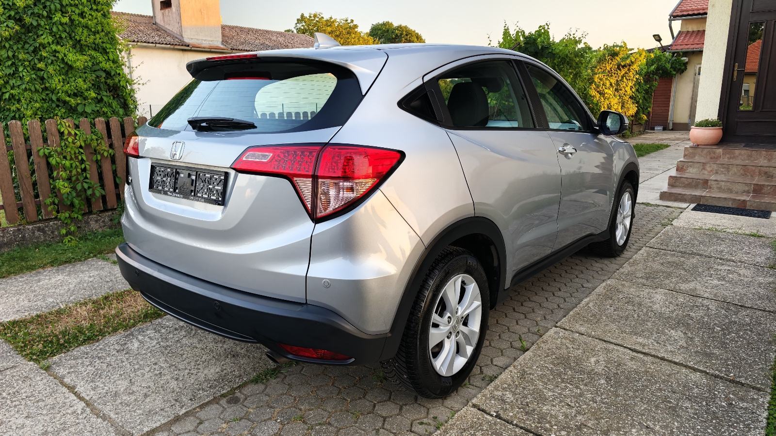 Honda HR-V 1,5 i-VTEC Elegance, fotografija 6