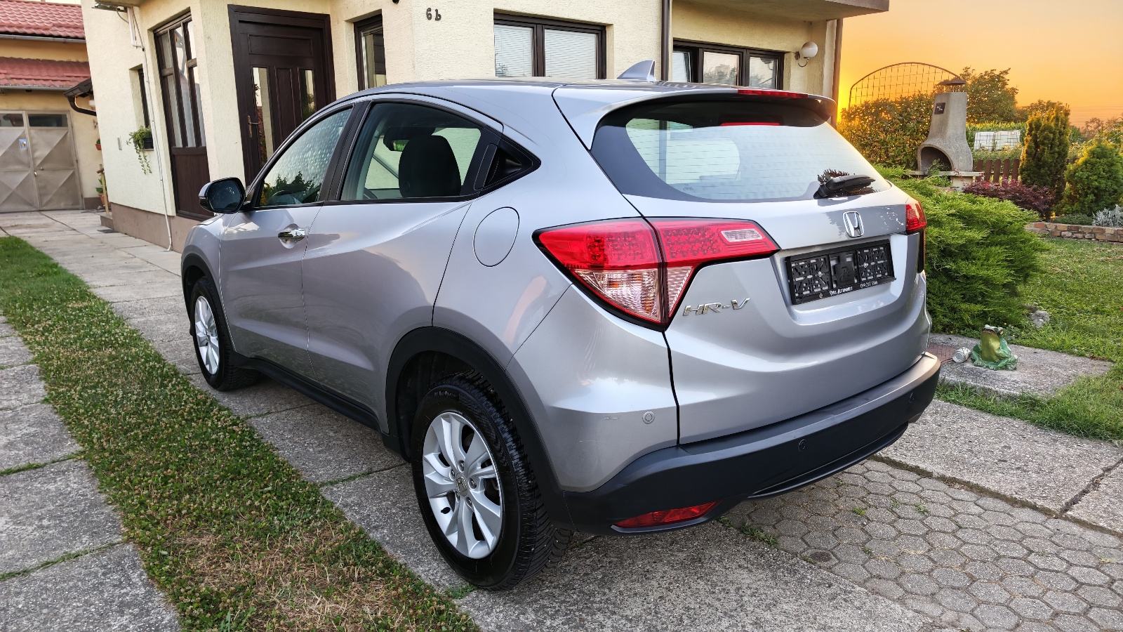 Honda HR-V 1,5 i-VTEC Elegance, fotografija 4