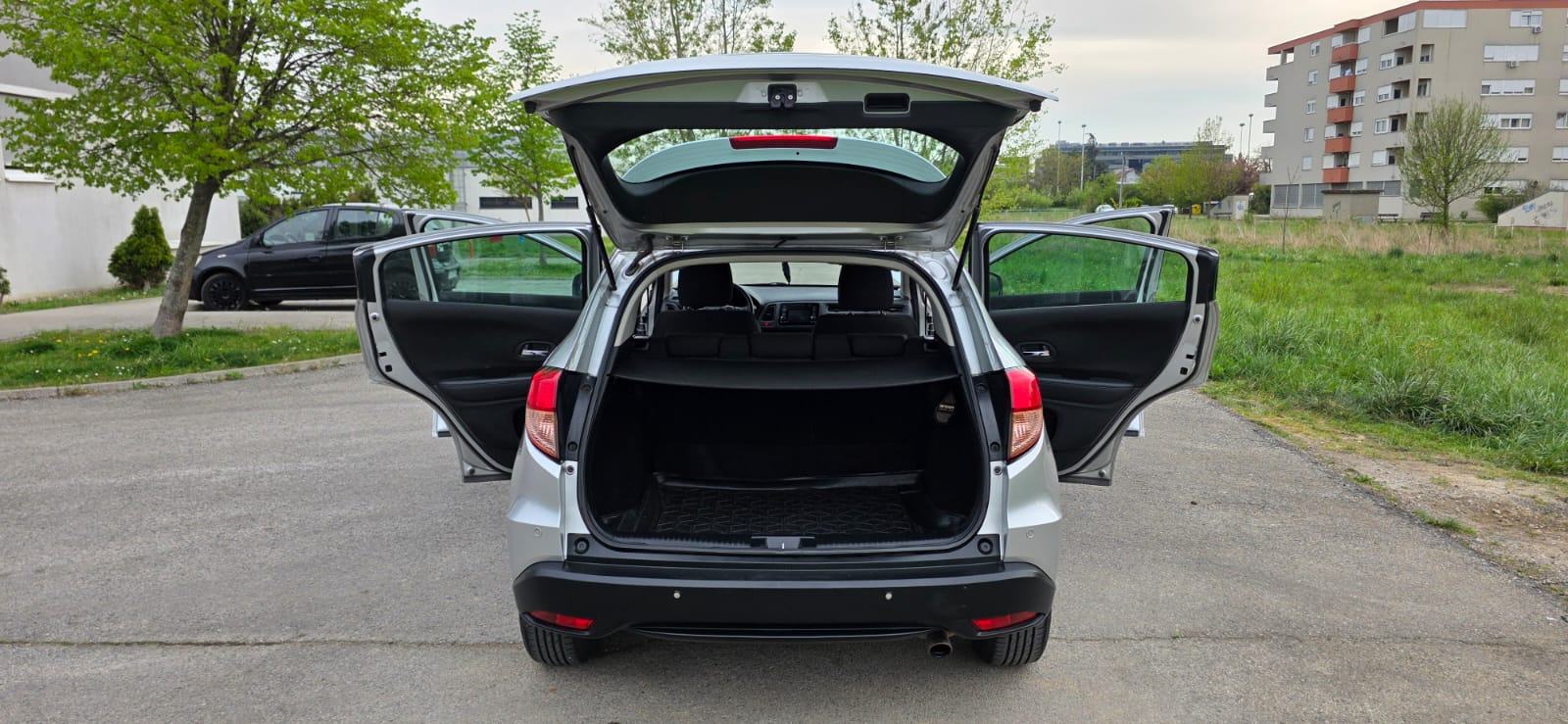 Honda HR-V 1,5 i-VTEC reg. do 01/27, Super stanje, fotografija 17