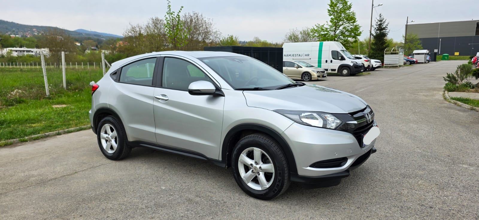 Honda HR-V 1,5 i-VTEC reg. do 01/27, Super stanje, fotografija 11