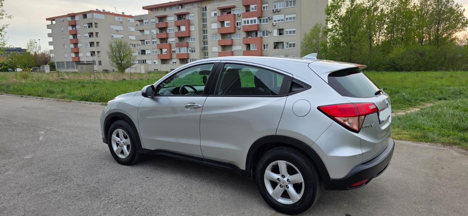 Honda HR-V 1,5 i-VTEC reg. do 01/27, Super stanje, fotografija 19