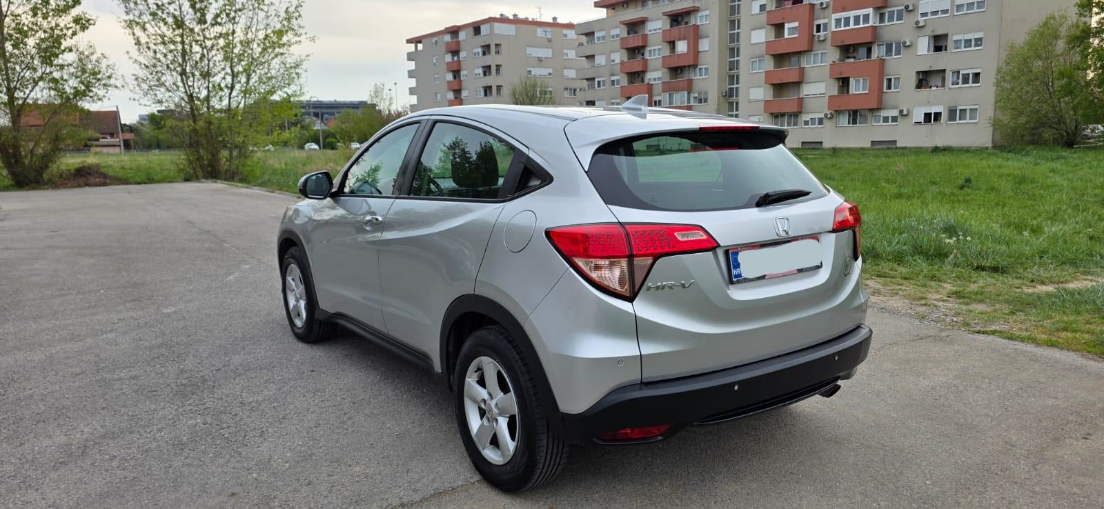 Honda HR-V 1,5 i-VTEC reg. do 01/27, Super stanje, fotografija 18