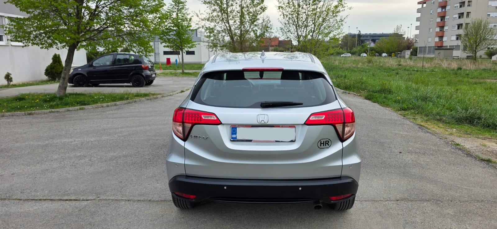 Honda HR-V 1,5 i-VTEC reg. do 01/27, Super stanje, fotografija 16
