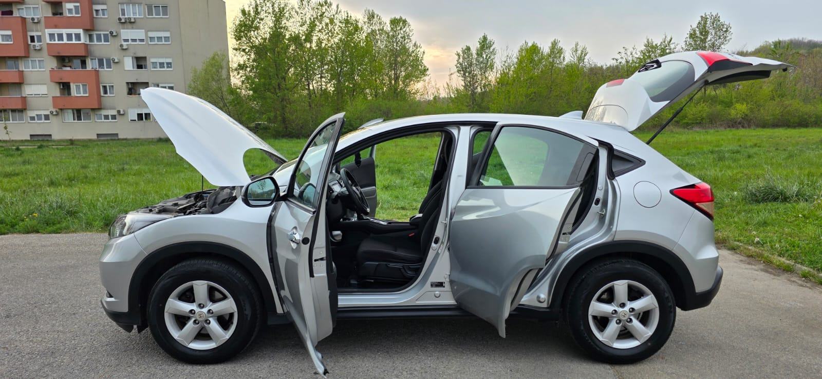 Honda HR-V 1,5 i-VTEC reg. do 01/27, Super stanje, fotografija 20