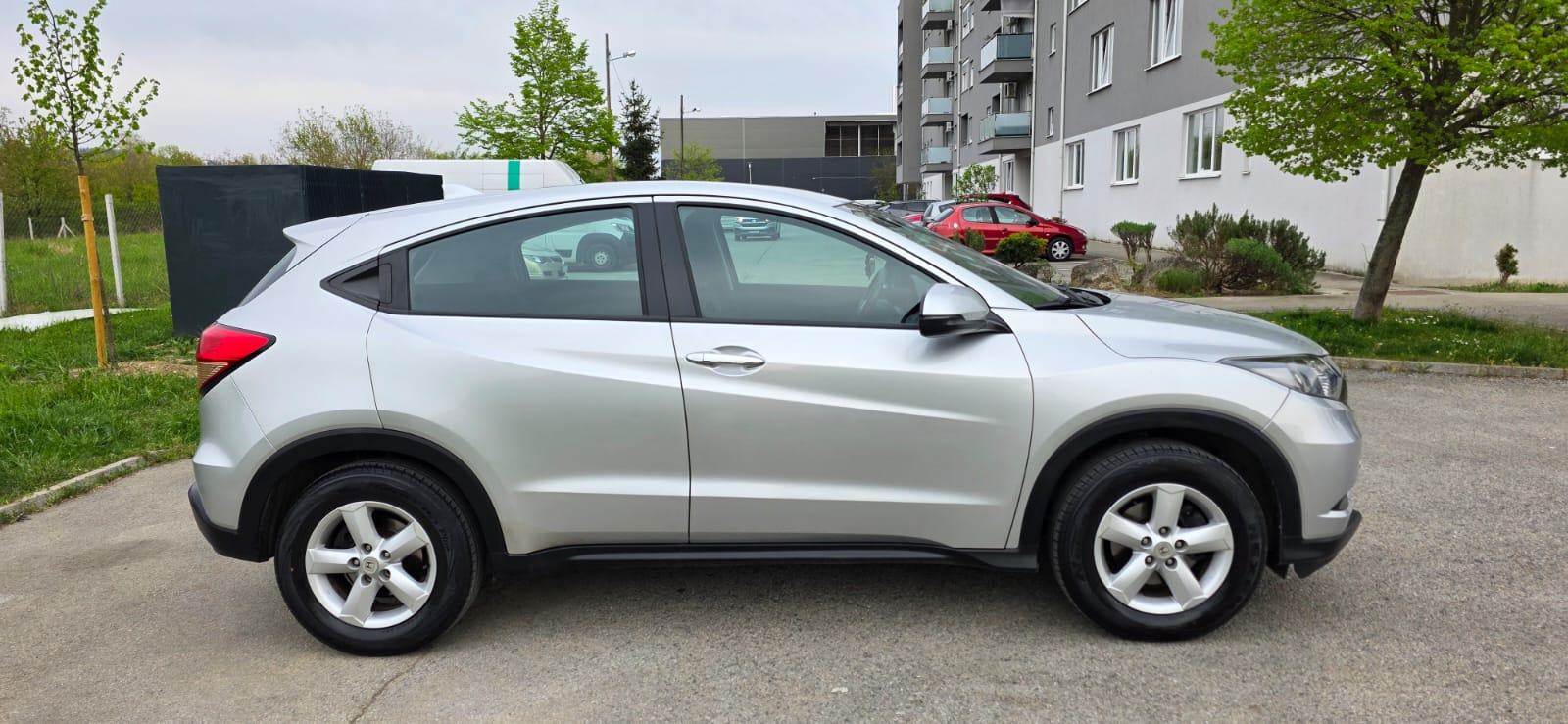 Honda HR-V 1,5 i-VTEC reg. do 01/27, Super stanje, fotografija 12