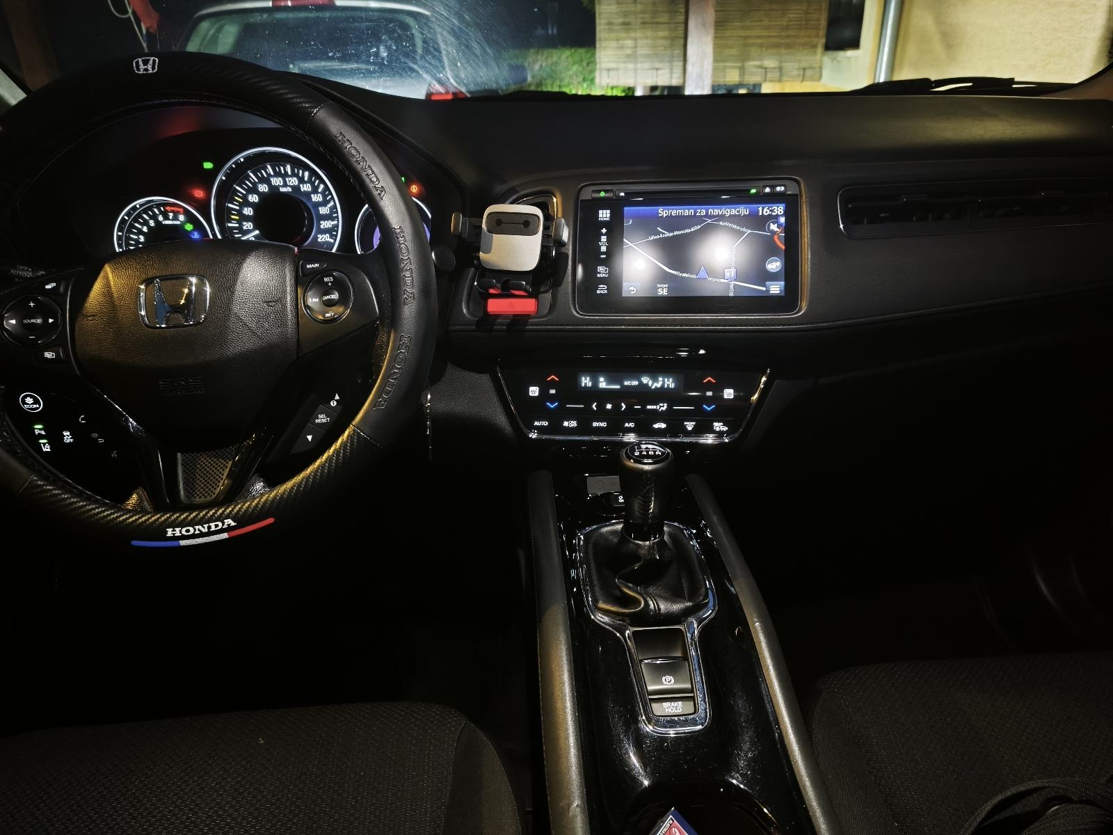 Honda HR-V 1,5 i-VTEC, fotografija 9