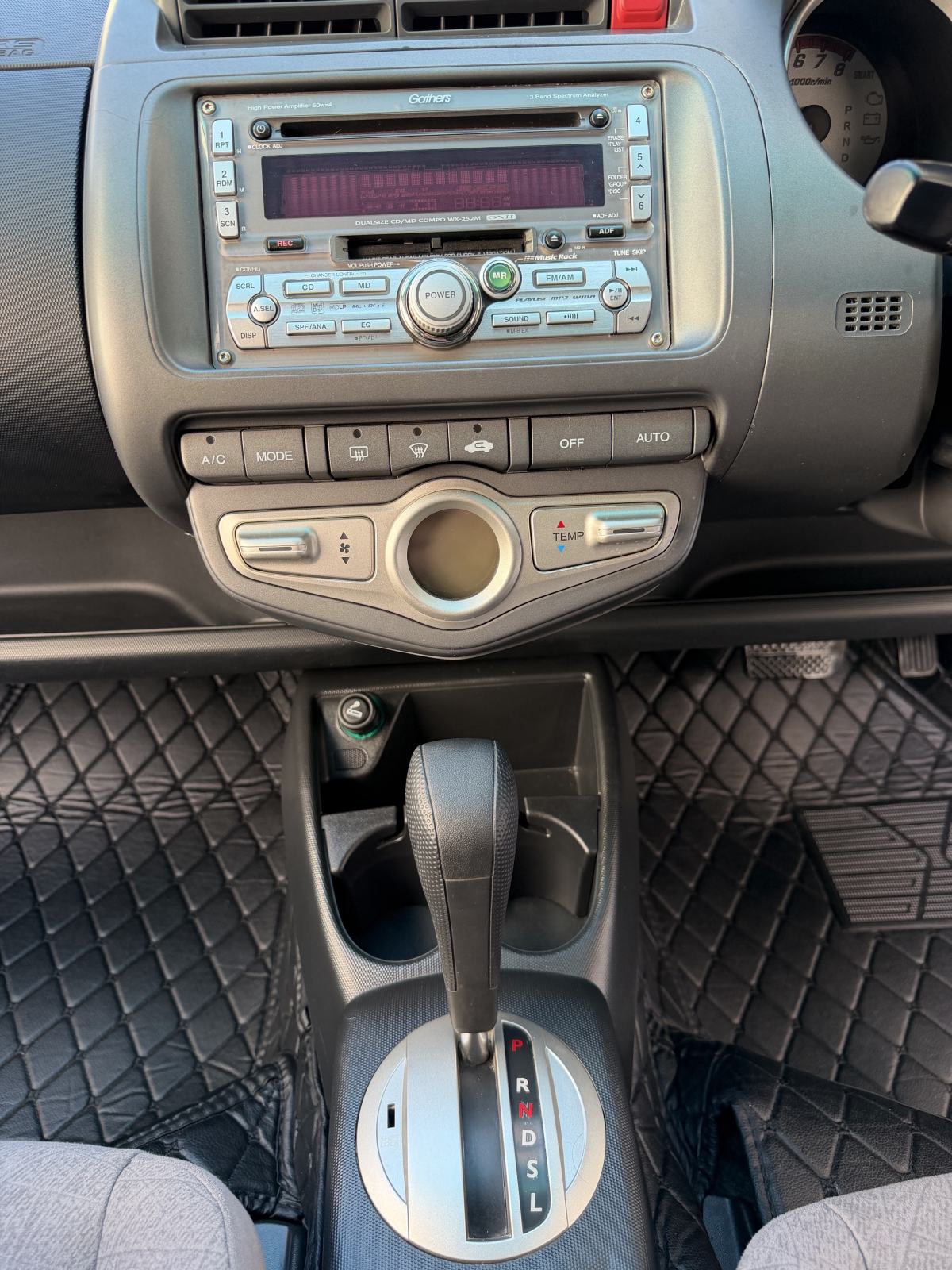Honda Jazz 1,4 AUTOMATIK , REG.05/2027 ! 189000 KM ! KARTICE ! ZAMJENA, fotografija 12