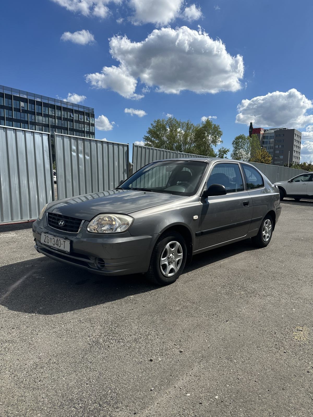 Hyundai Accent 1.3 LS SAMO 40000KM REG.1 GOD., pogled izvana - slika 1