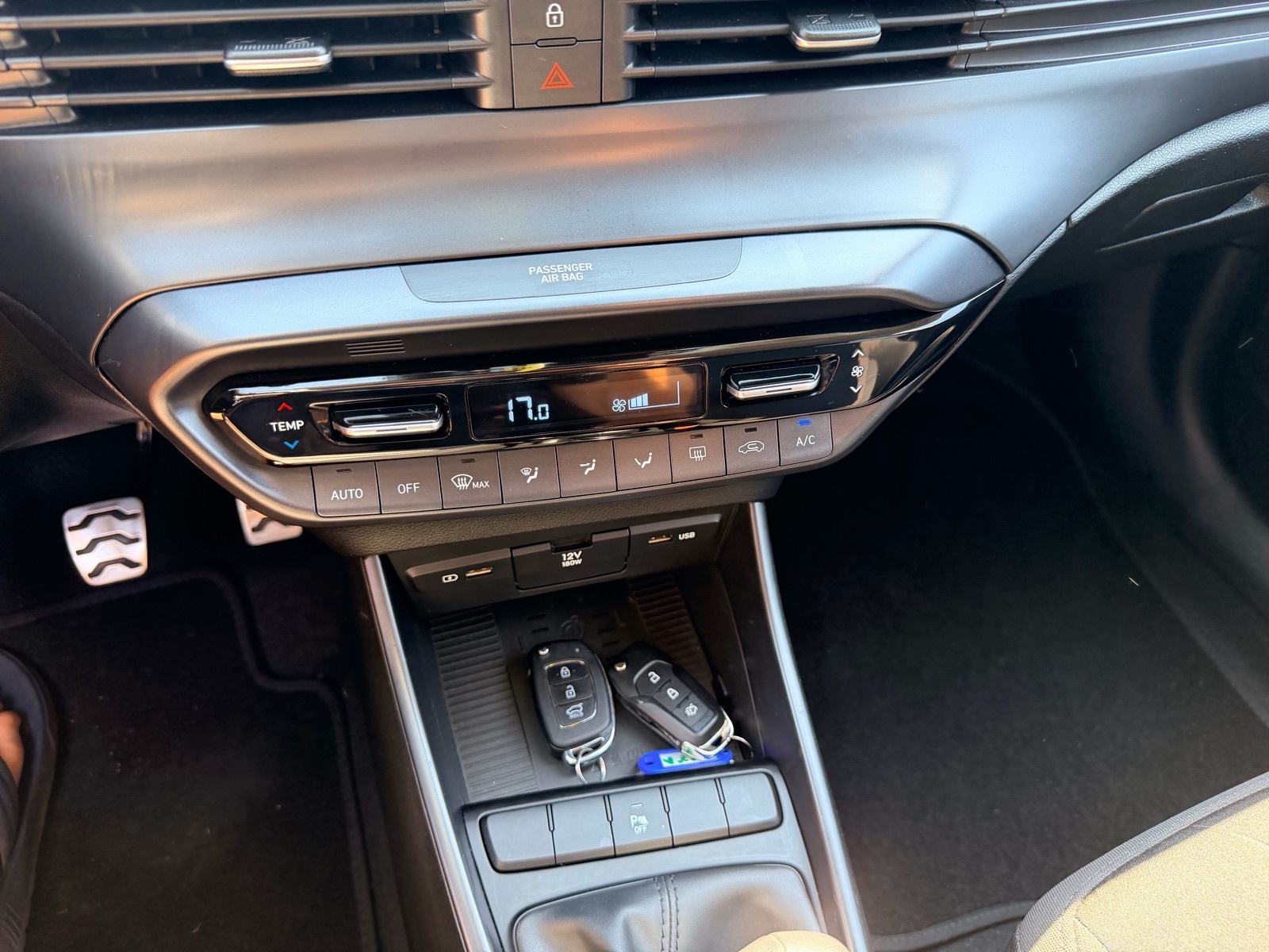 Hyundai Bayon 1,2 MPI*ODLICNO STANJE*, fotografija 13