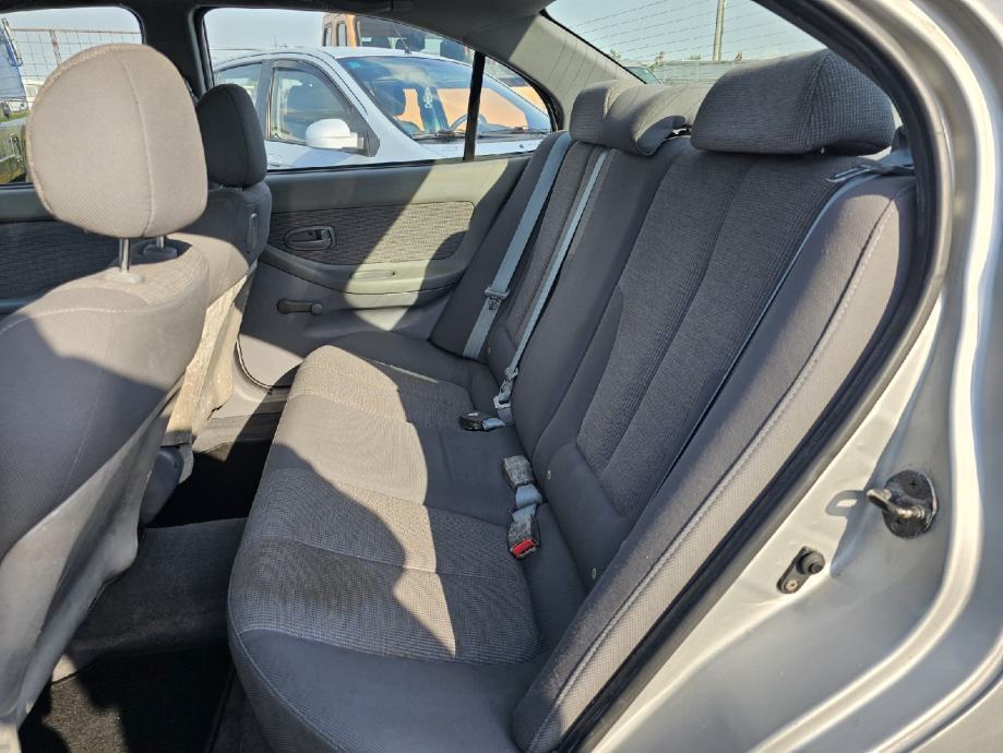 Hyundai Elantra 1,6, fotografija 13