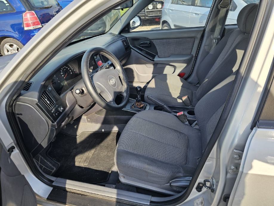 Hyundai Elantra 1,6, fotografija 6