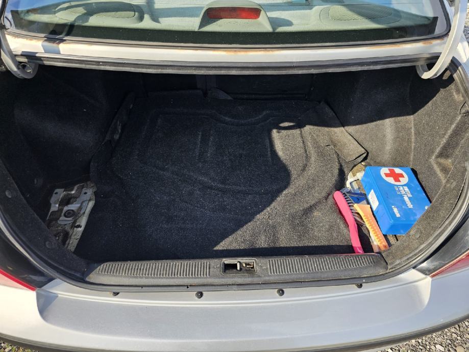Hyundai Elantra 1,6, fotografija 12