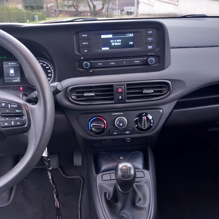 Hyundai i10, uredno servisiran, registriran do 02/2027, leasing, u PDV, fotografija 7