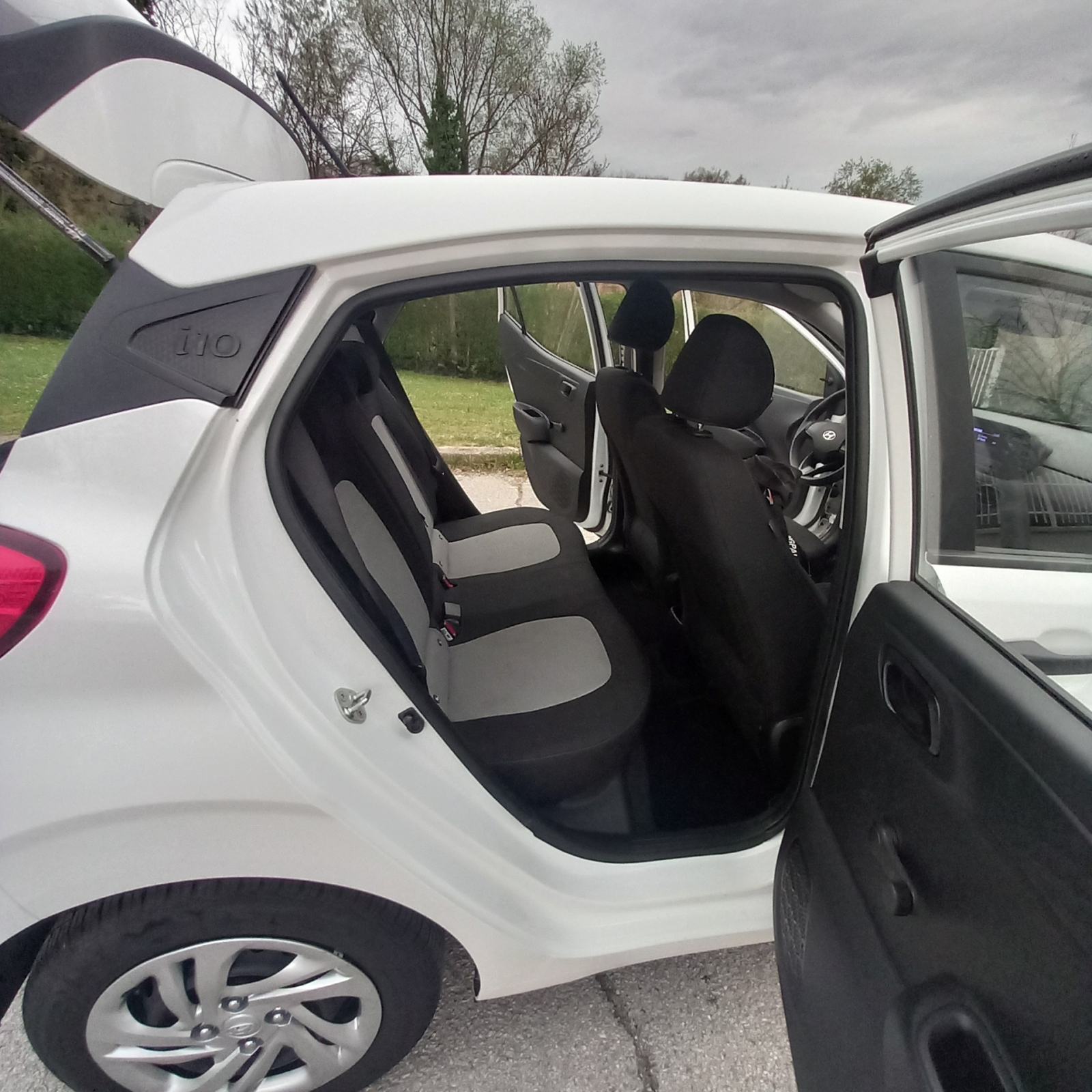 Hyundai i10, uredno servisiran, registriran do 02/2027, leasing, u PDV, fotografija 8