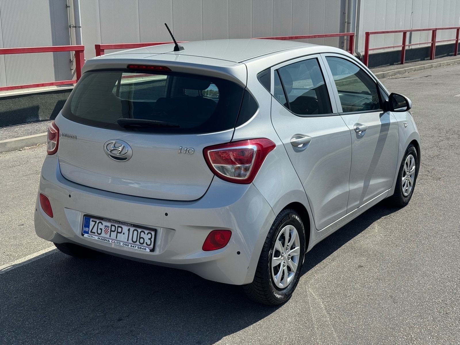 Hyundai i10 1,0 KLIMA, fotografija 3