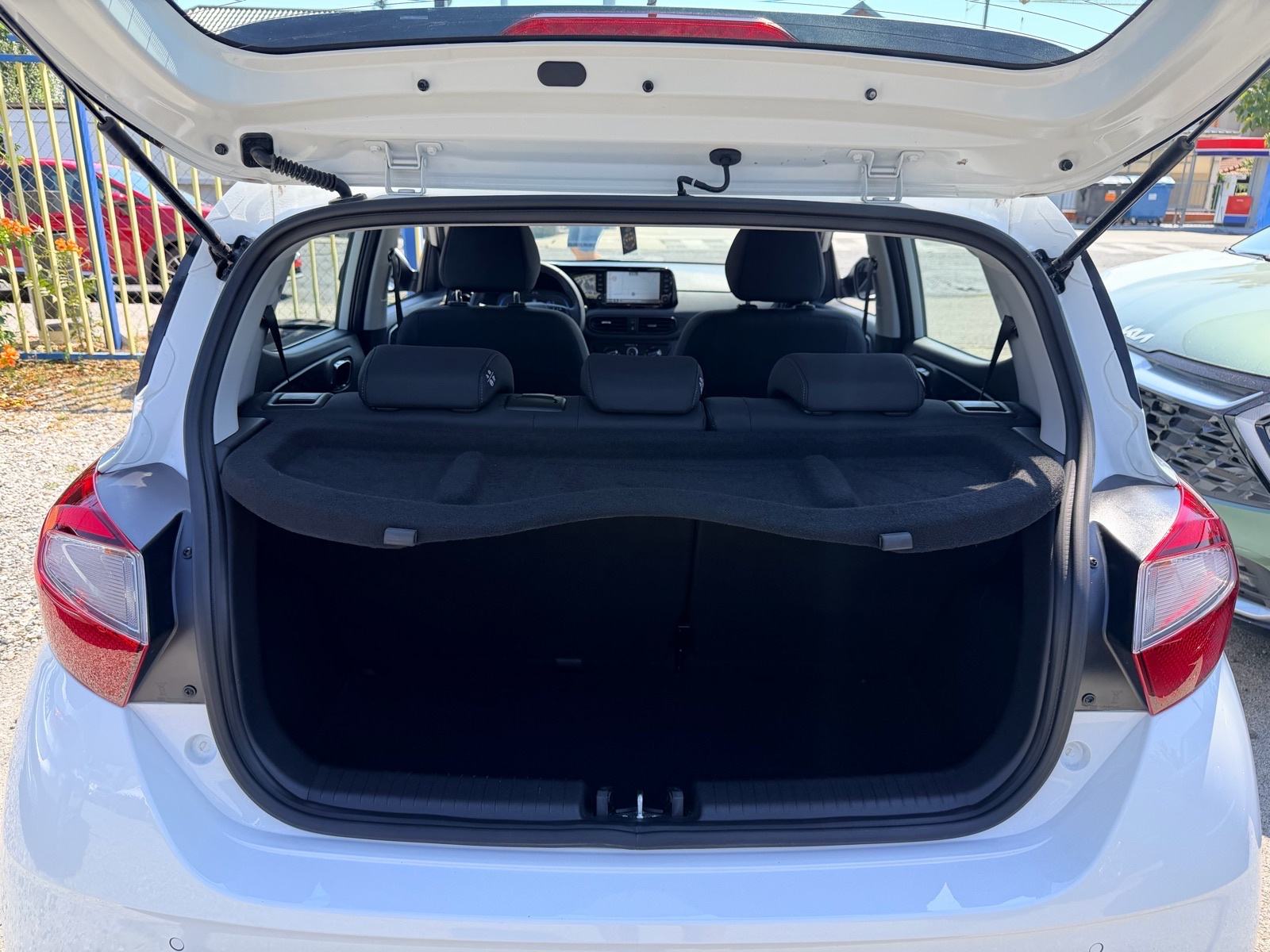 Hyundai i10 1,0*SAMO 6000km*11/2025*, fotografija 9