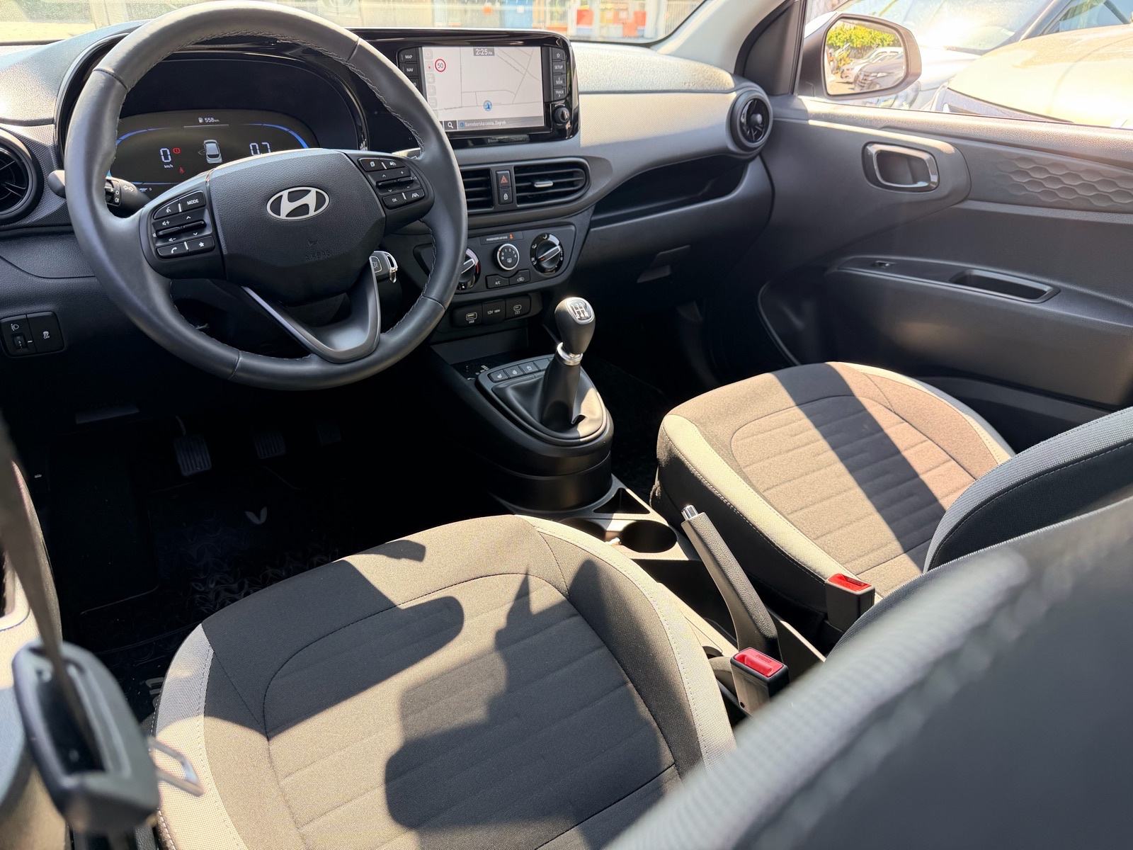 Hyundai i10 1,0*SAMO 6000km*11/2025*, fotografija 16