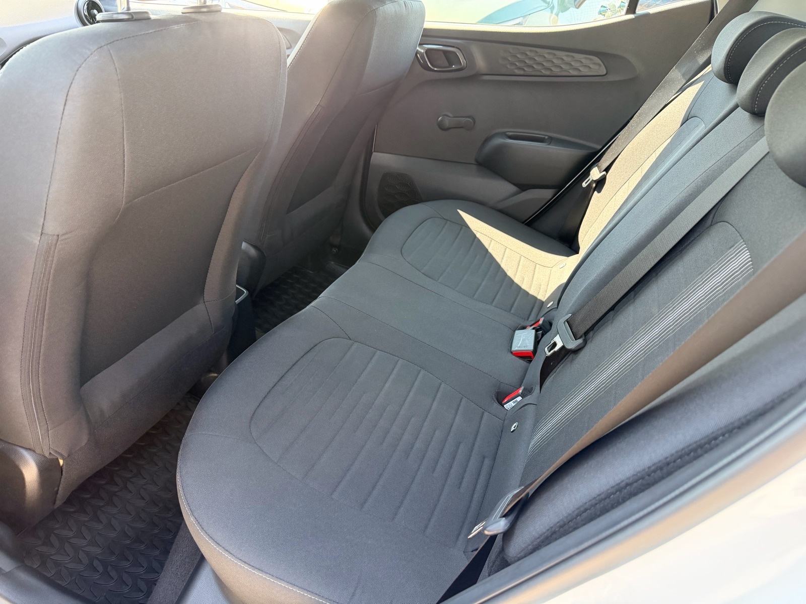 Hyundai i10 1,0*SAMO 6000km*11/2025*, fotografija 14