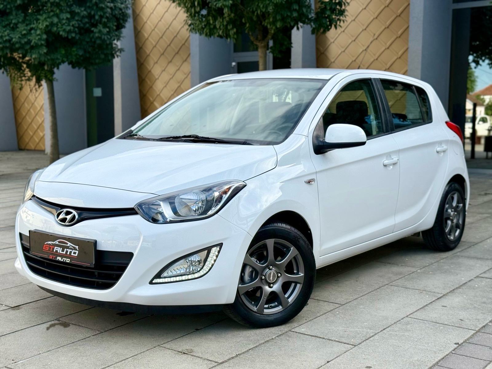 Hyundai i20 1,1 CRDi 2014.god, KLIMA, ALU 15, REG. GODINU DANA, fotografija 2