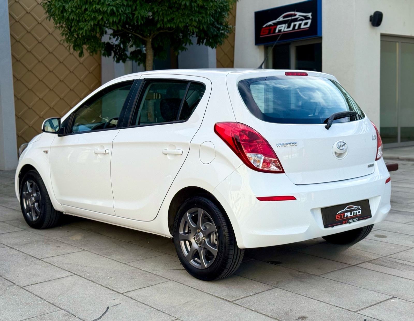 Hyundai i20 1,1 CRDi 2014.god, KLIMA, ALU 15, REG. GODINU DANA, fotografija 4