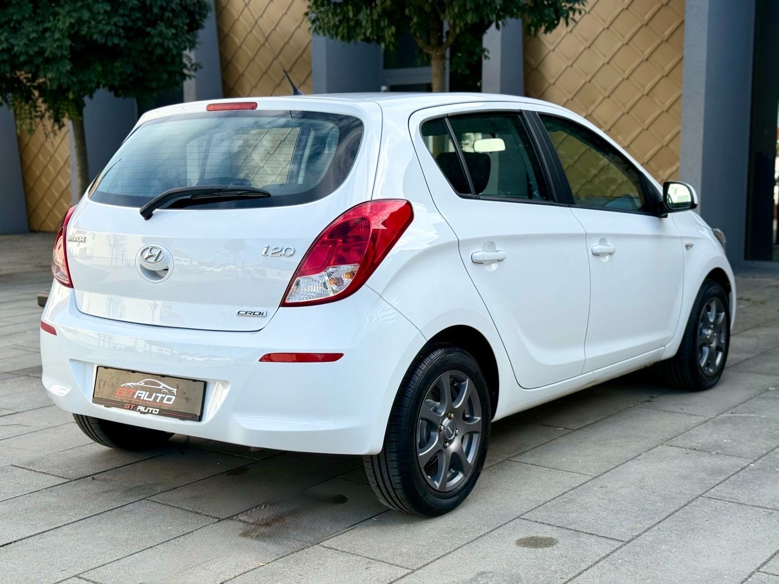 Hyundai i20 1,1 CRDi 2014.god, KLIMA, ALU 15, REG. GODINU DANA, fotografija 6