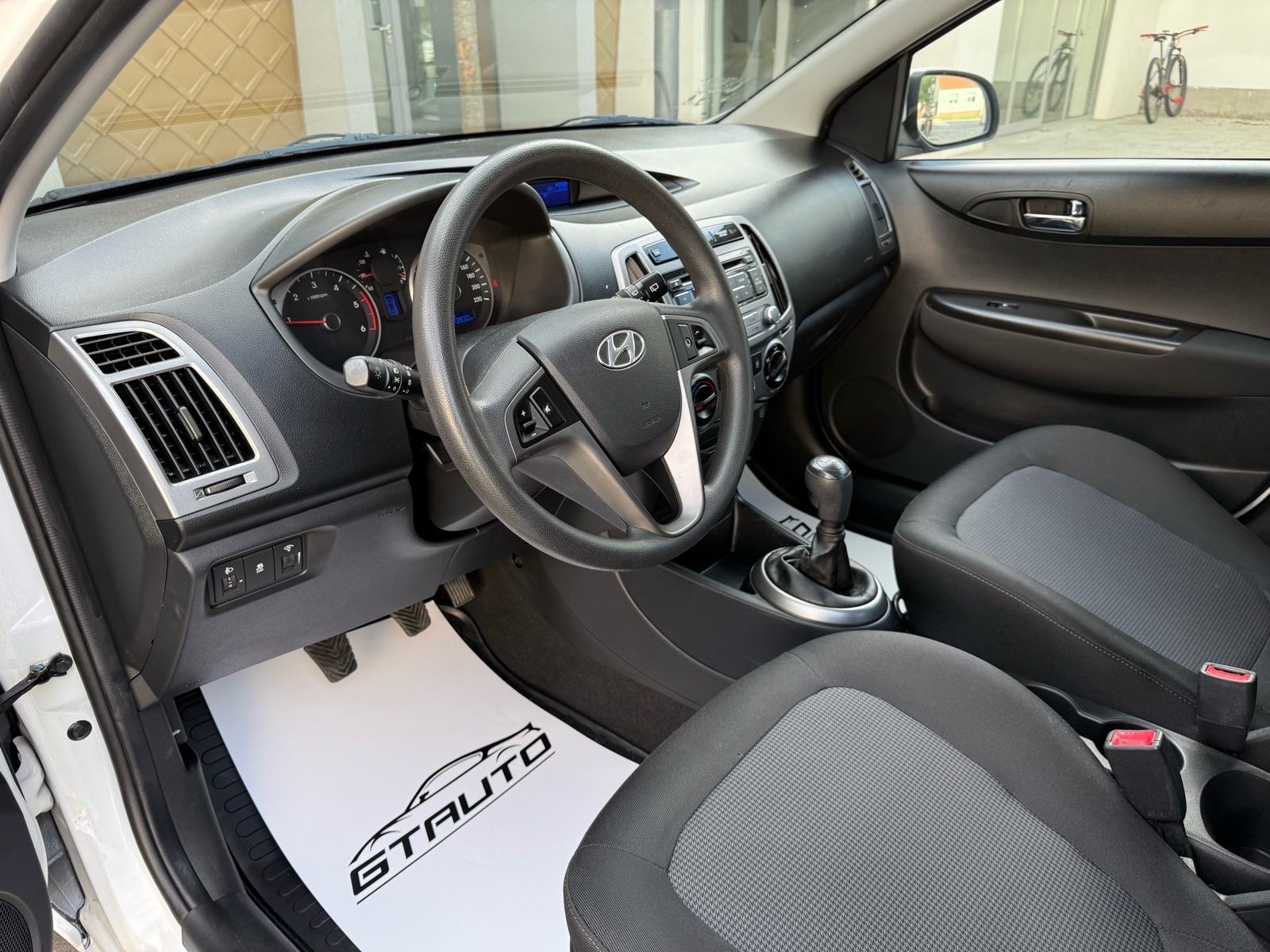 Hyundai i20 1,1 CRDi 2014.god, KLIMA, ALU 15, REG. GODINU DANA, fotografija 8