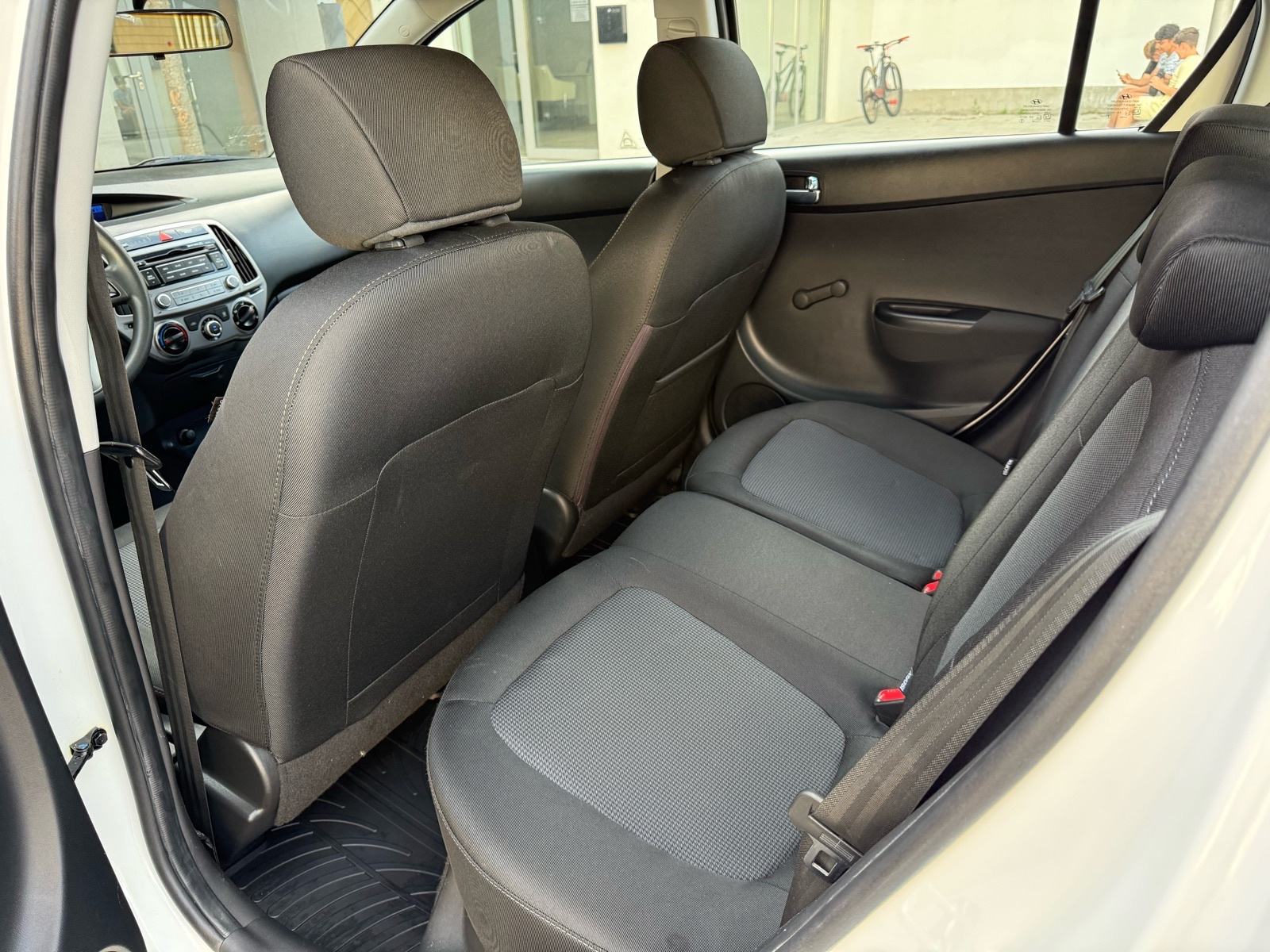 Hyundai i20 1,1 CRDi 2014.god, KLIMA, ALU 15, REG. GODINU DANA, fotografija 10