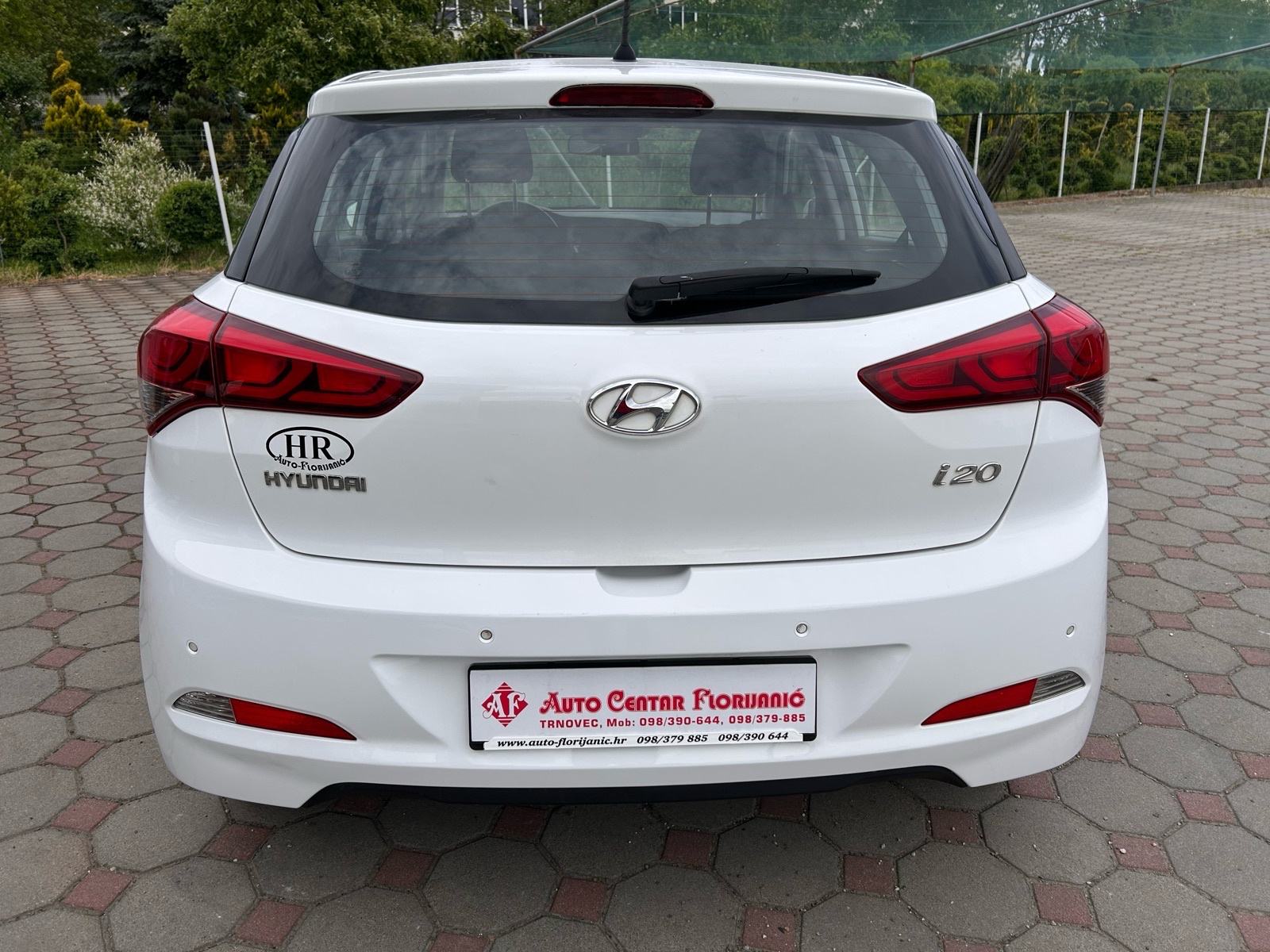 Hyundai i20 1,1 CRDi 2016.,SERVISNA, PARK SENZ.,KLIMA, CAR PASS, fotografija 6