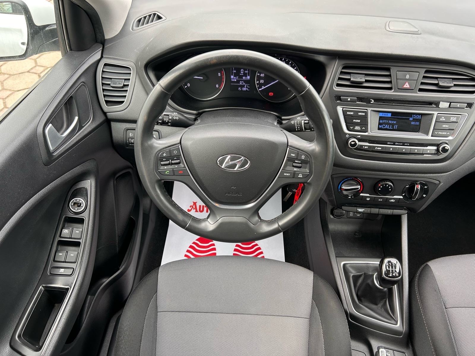 Hyundai i20 1,1 CRDi 2016.,SERVISNA, PARK SENZ.,KLIMA, CAR PASS, fotografija 8