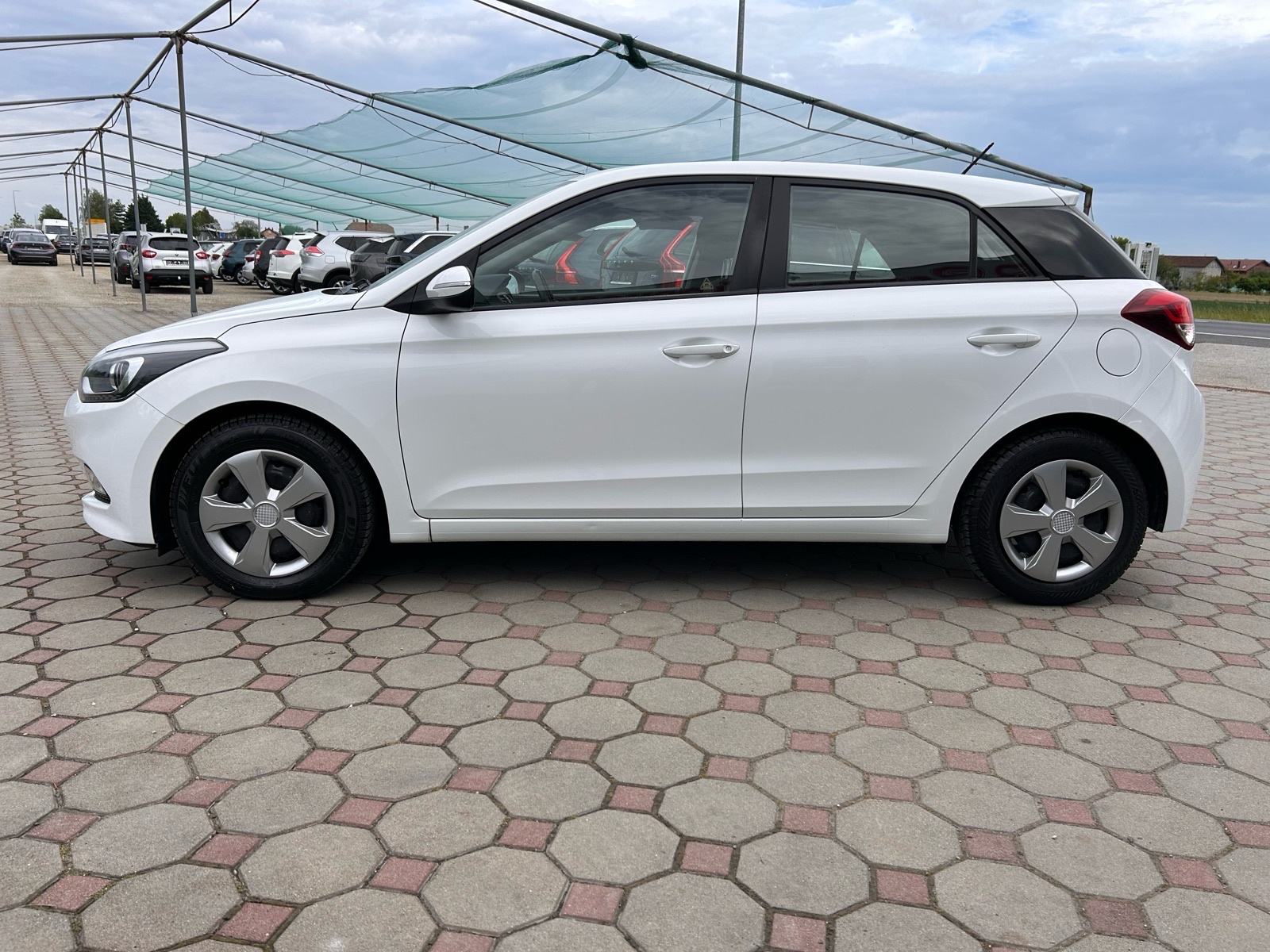 Hyundai i20 1,1 CRDi 2016.,SERVISNA, PARK SENZ.,KLIMA, CAR PASS, fotografija 4