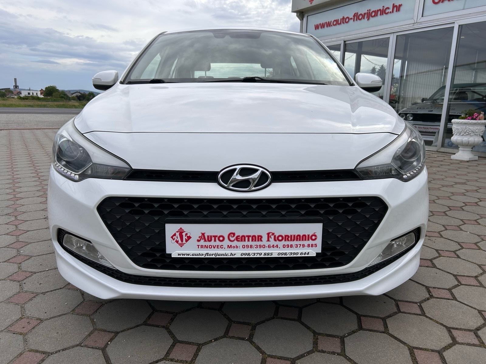 Hyundai i20 1,1 CRDi 2016.,SERVISNA, PARK SENZ.,KLIMA, CAR PASS, fotografija 2