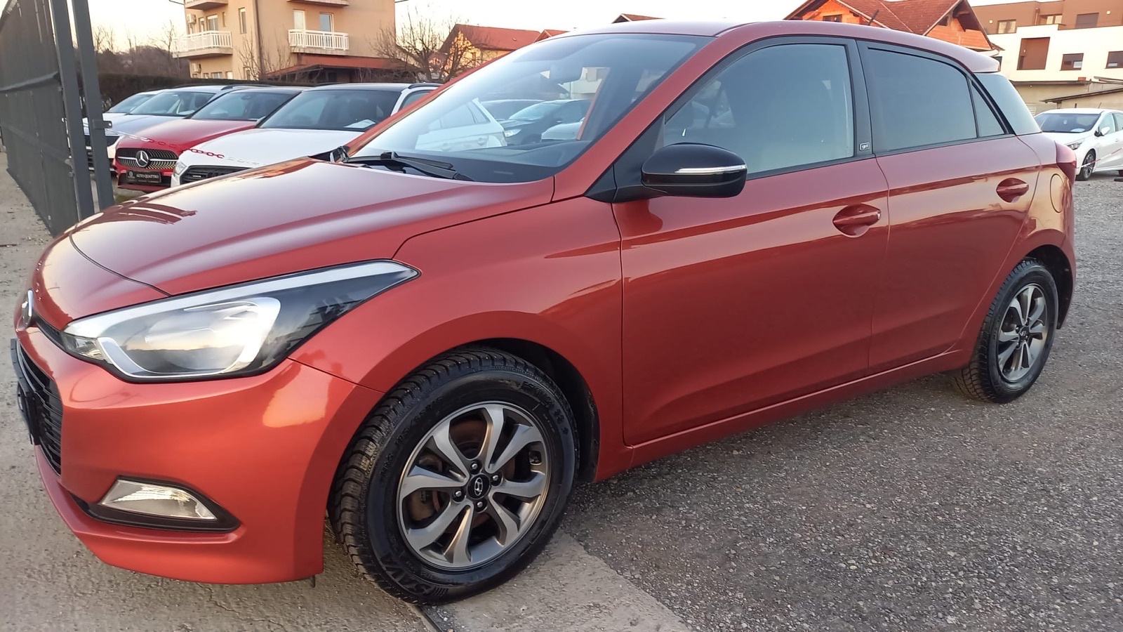 Hyundai i20 1,1 CRDi -GO/ GRIJANA SJEDALA KLIMA MALI SERVIS NAPRAVLJEN, fotografija 3