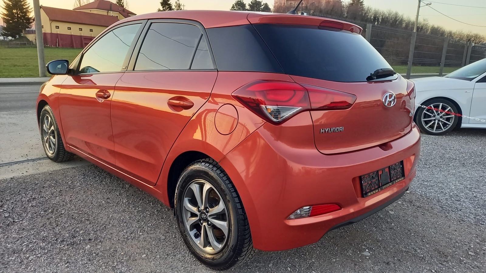 Hyundai i20 1,1 CRDi -GO/ GRIJANA SJEDALA KLIMA MALI SERVIS NAPRAVLJEN, fotografija 4