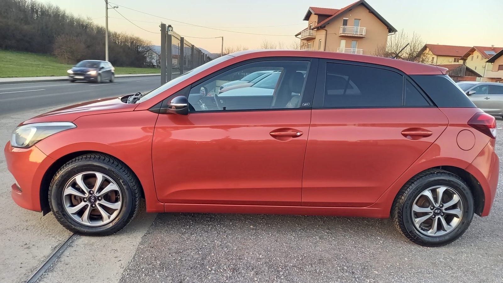 Hyundai i20 1,1 CRDi -GO/ GRIJANA SJEDALA KLIMA MALI SERVIS NAPRAVLJEN, fotografija 5