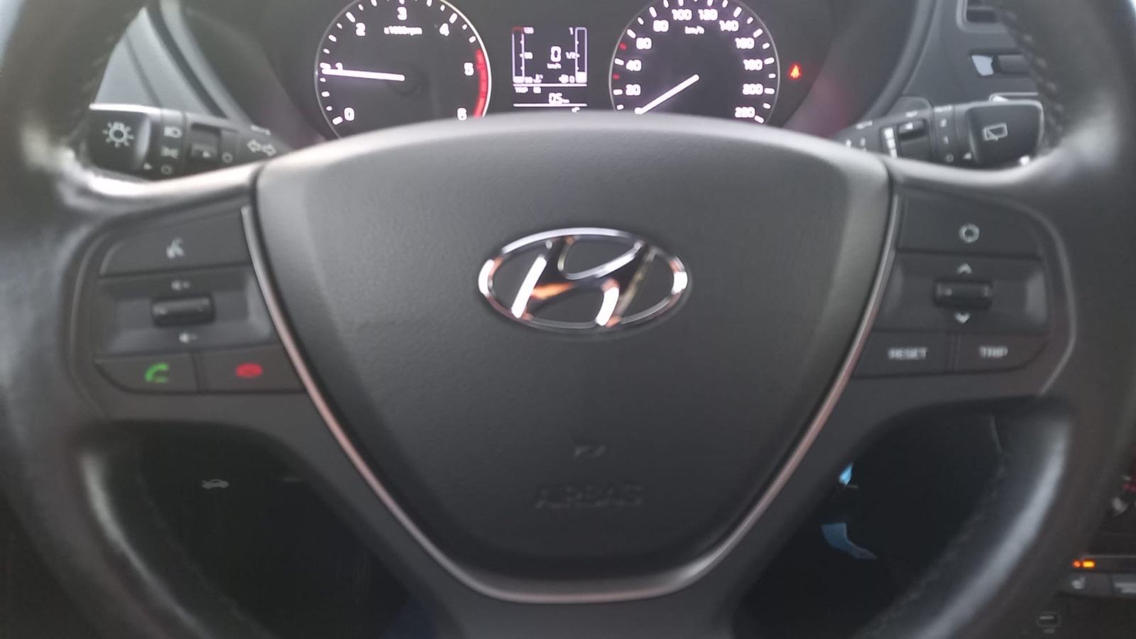 Hyundai i20 1,1 CRDi -GO/ GRIJANA SJEDALA KLIMA MALI SERVIS NAPRAVLJEN, fotografija 9