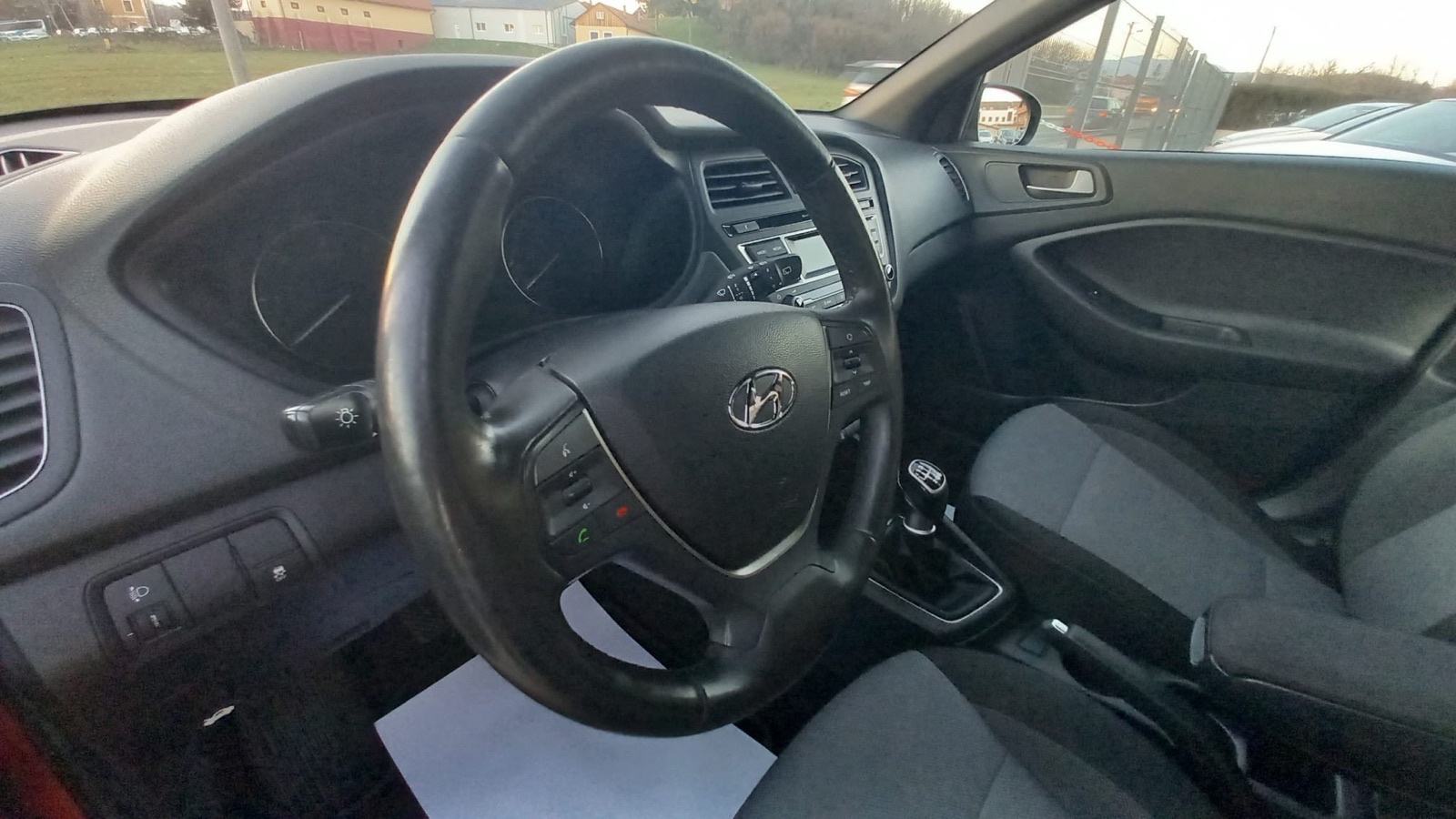 Hyundai i20 1,1 CRDi -GO/ GRIJANA SJEDALA KLIMA MALI SERVIS NAPRAVLJEN, fotografija 11