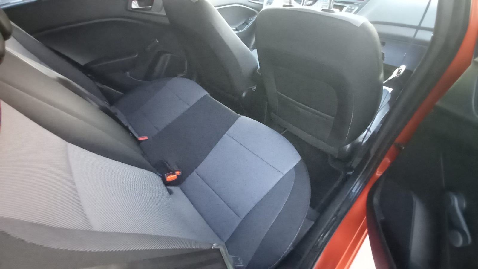 Hyundai i20 1,1 CRDi -GO/ GRIJANA SJEDALA KLIMA MALI SERVIS NAPRAVLJEN, fotografija 13