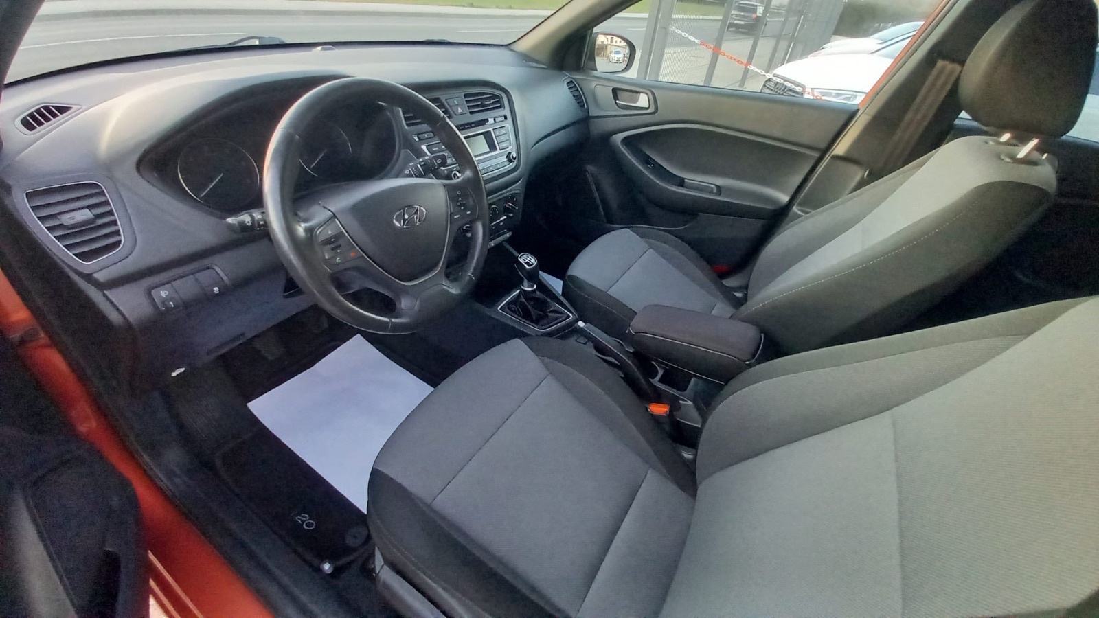 Hyundai i20 1,1 CRDi -GO/ GRIJANA SJEDALA KLIMA MALI SERVIS NAPRAVLJEN, fotografija 16