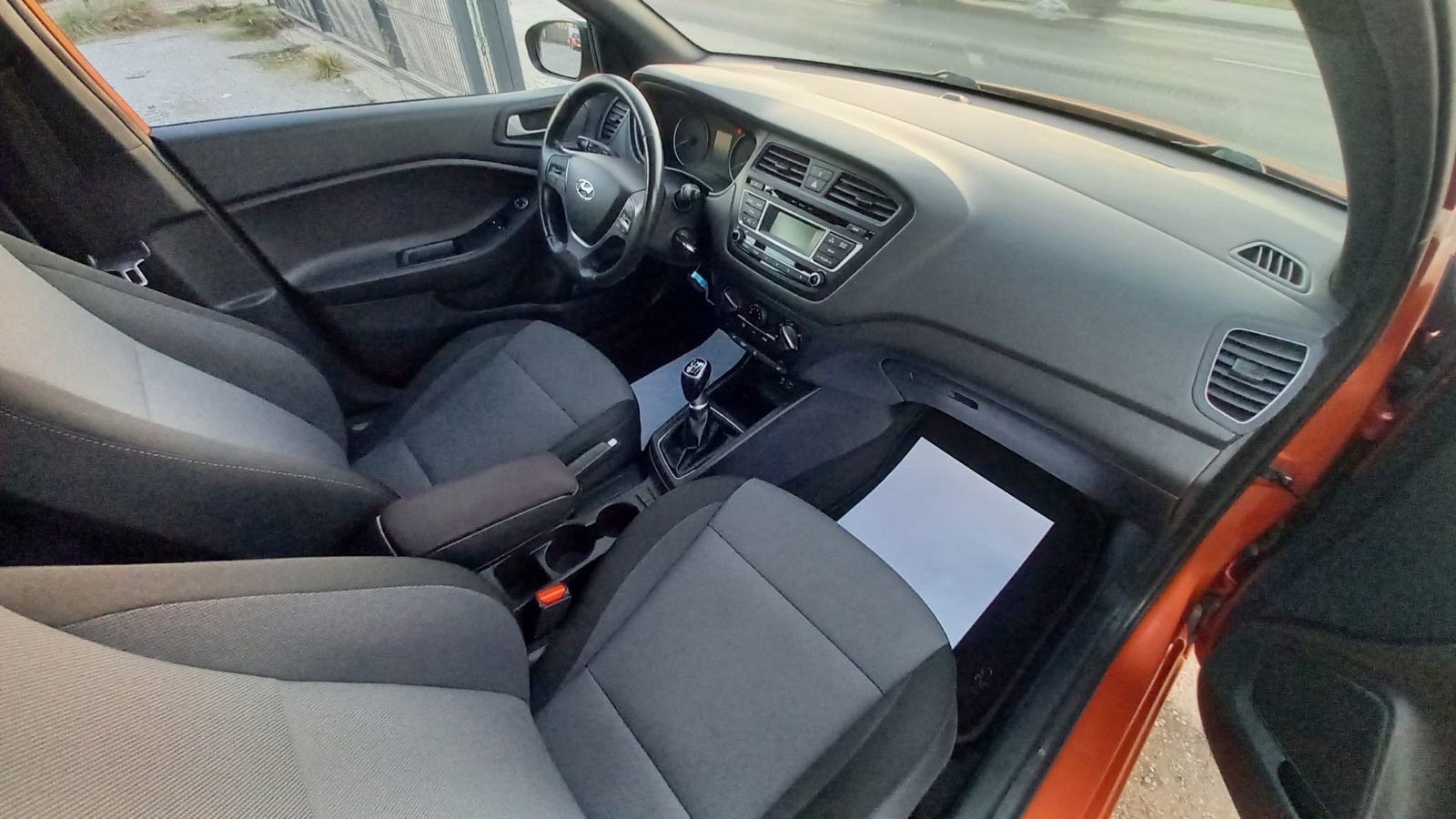 Hyundai i20 1,1 CRDi -GO/ GRIJANA SJEDALA KLIMA MALI SERVIS NAPRAVLJEN, fotografija 17