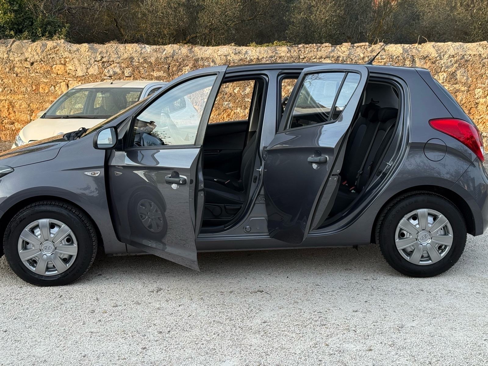 HYUNDAI i20 1.1 CRDi *na ime kupca do registracije*, fotografija 5