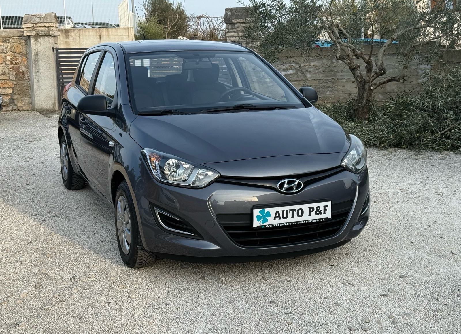 HYUNDAI i20 1.1 CRDi *na ime kupca do registracije*, fotografija 12