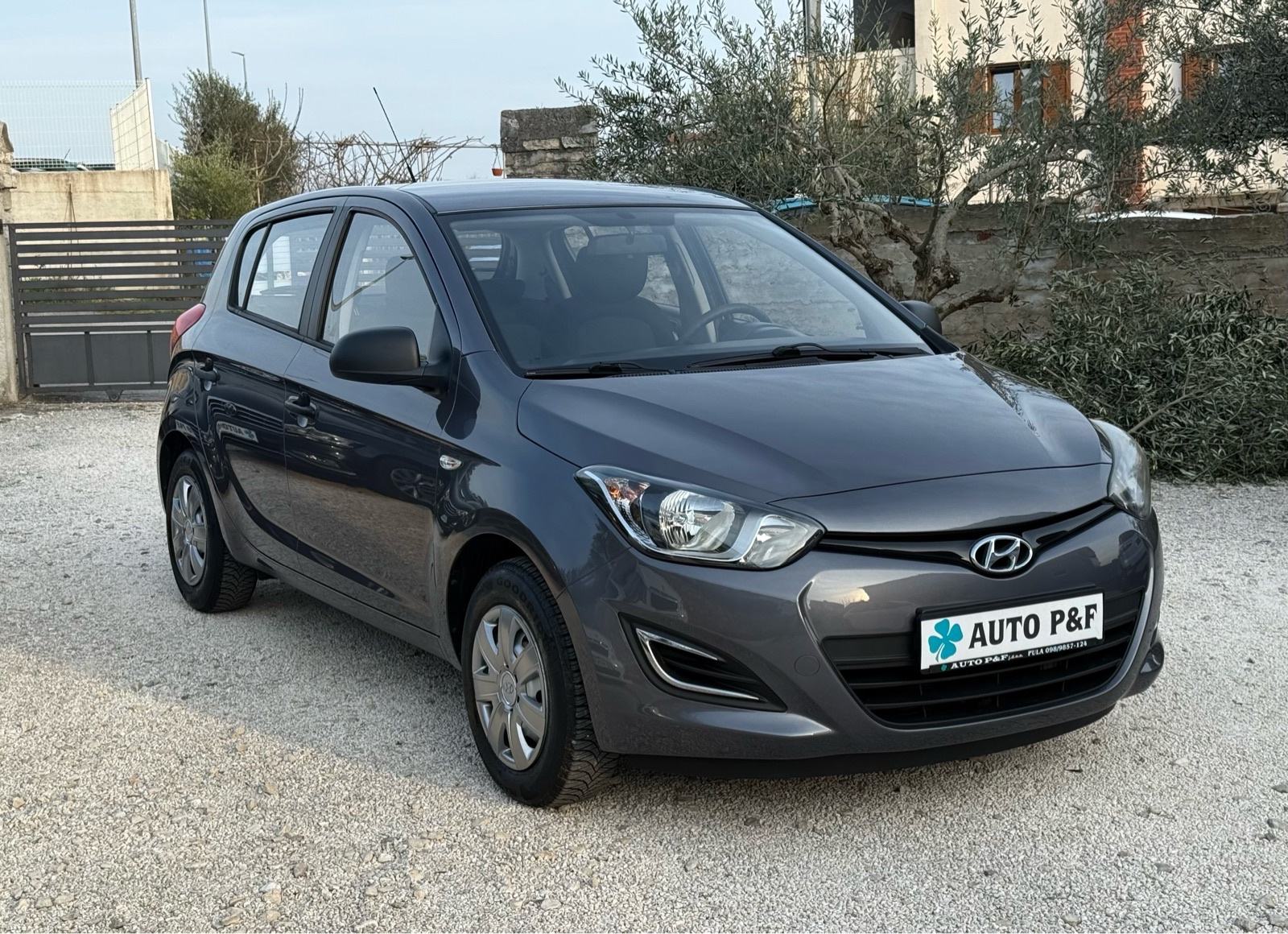 HYUNDAI i20 1.1 CRDi *na ime kupca do registracije*, fotografija 11
