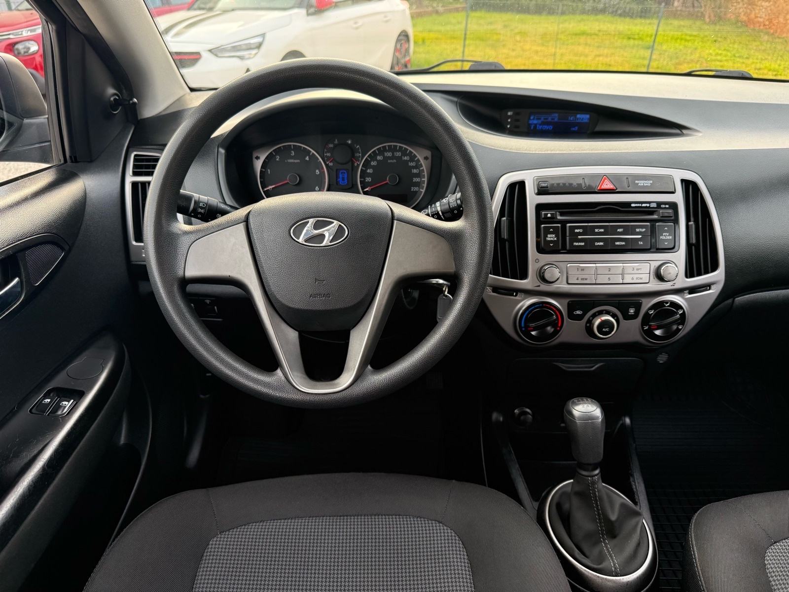 HYUNDAI i20 1.1 CRDi *na ime kupca do registracije*, fotografija 18
