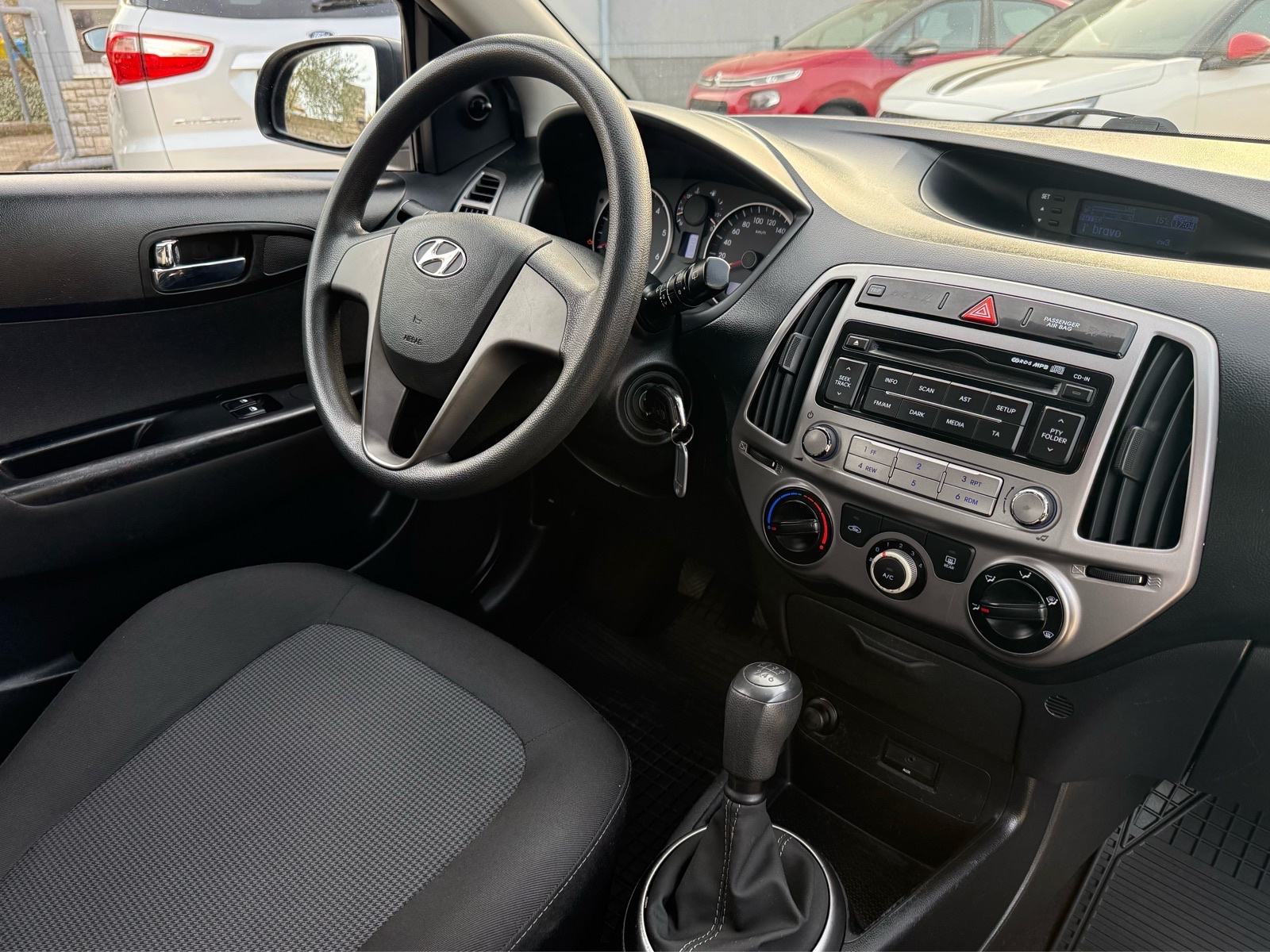 HYUNDAI i20 1.1 CRDi *na ime kupca do registracije*, fotografija 20