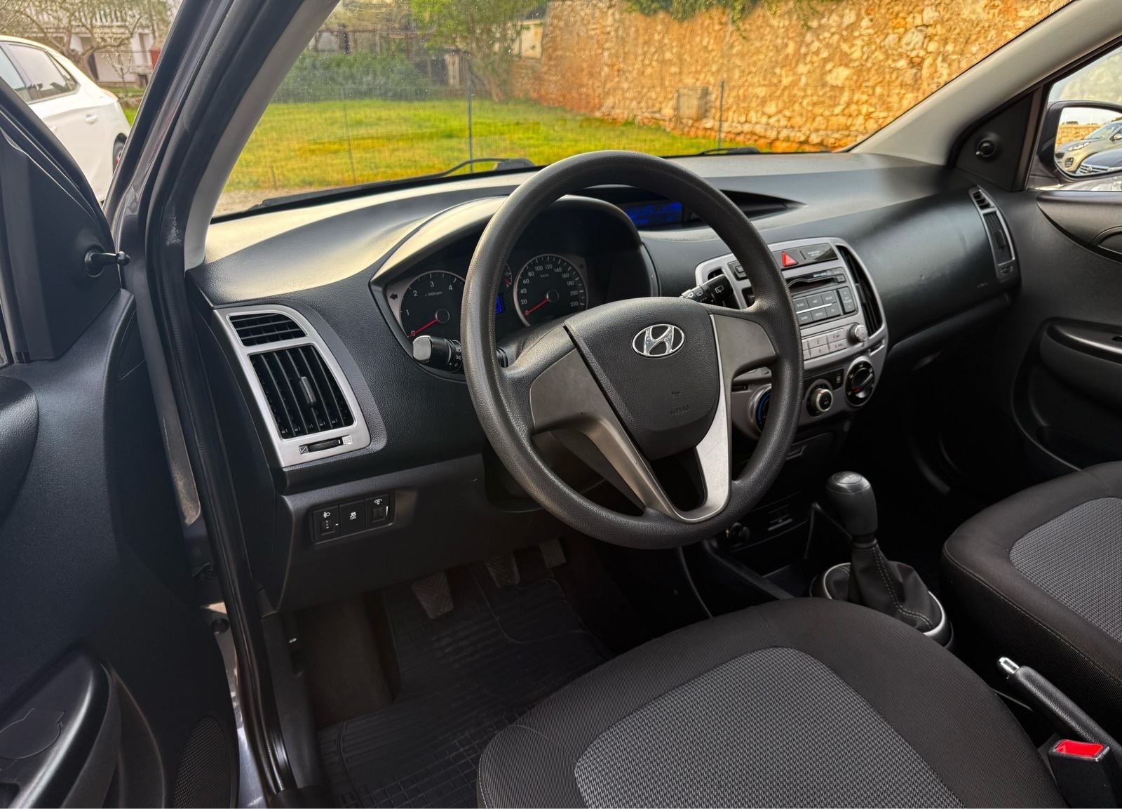 HYUNDAI i20 1.1 CRDi *na ime kupca do registracije*, fotografija 15